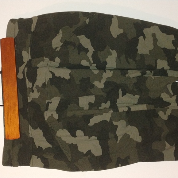 lululemon athletica Ready to Rulu High Rise Jogger. Womens size 8. Green Camo. - Picture 4 of 13